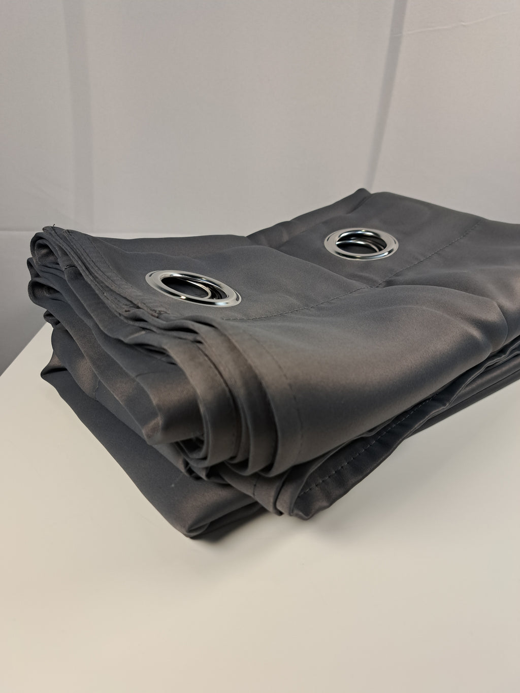Blackout užuolaidos antracito tamsiai pilkos spalvos, 90 % užtemdymas, 140 × 175 cm, 1 vnt.