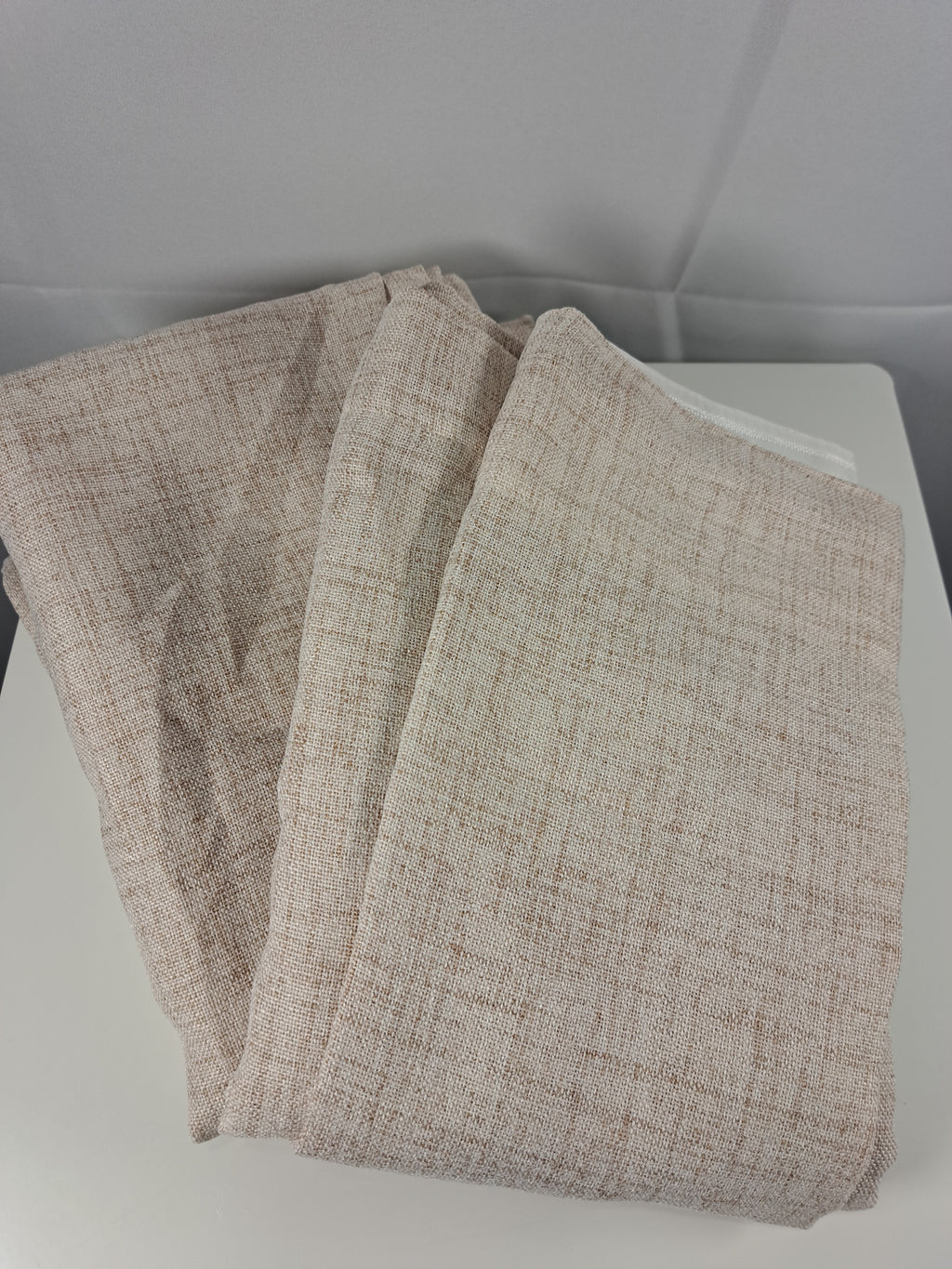 Pusiau permatomos užuolaidos šviesiai rudos spalvos, 140 × 225 cm, 1 vnt., Melodieux