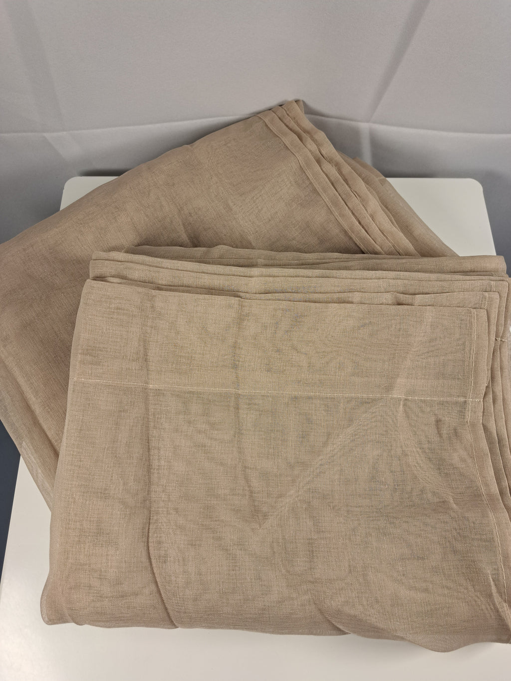Dieninės užuolaidos tamsaus smėlio spalvos, 140 cm pločio, 175 / 215 / 245 cm ilgio, 1 vnt.