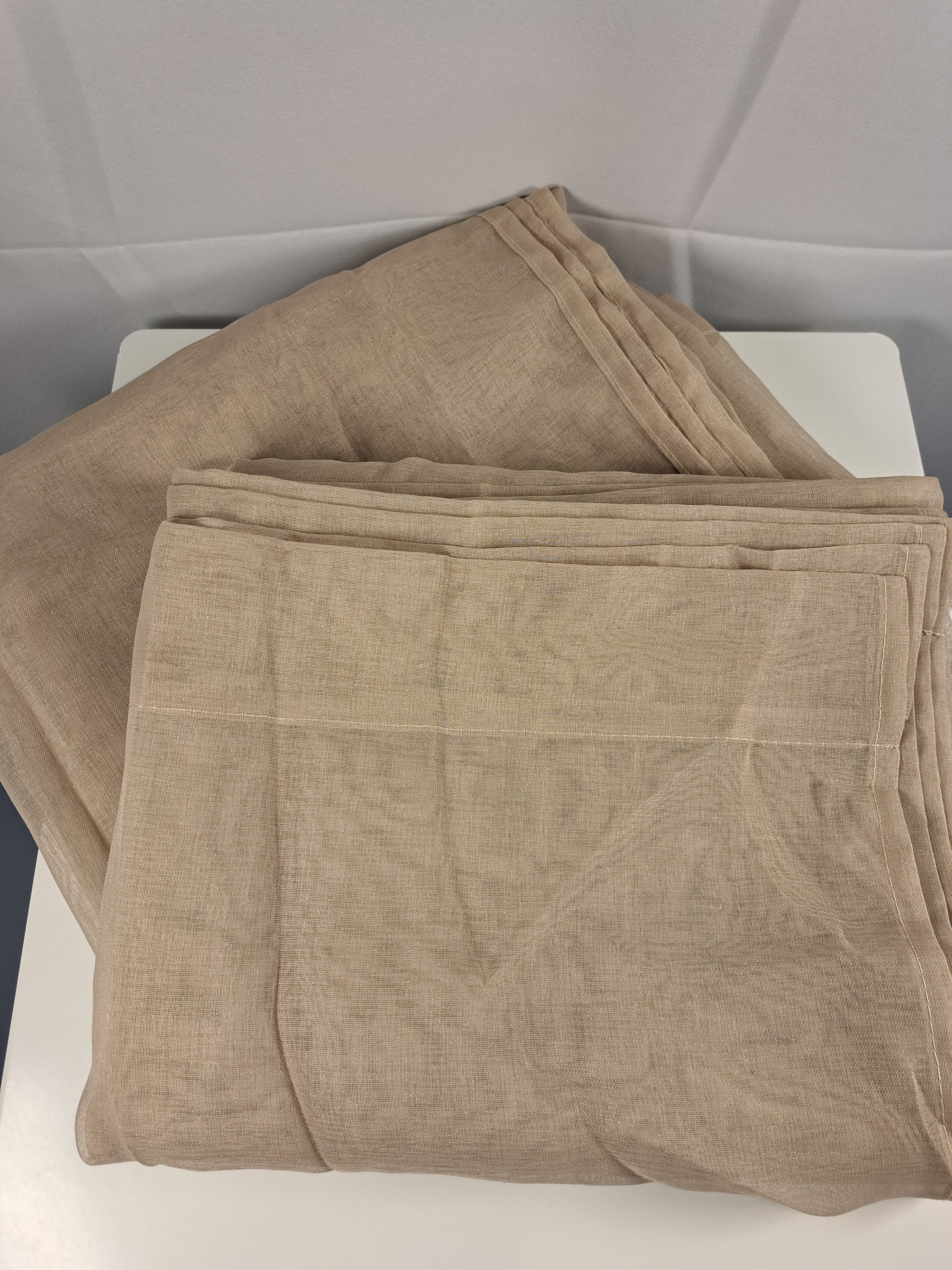 Dieninės užuolaidos tamsaus smėlio spalvos, 140 cm pločio, 175 / 215 / 245 cm ilgio, 1 vnt.