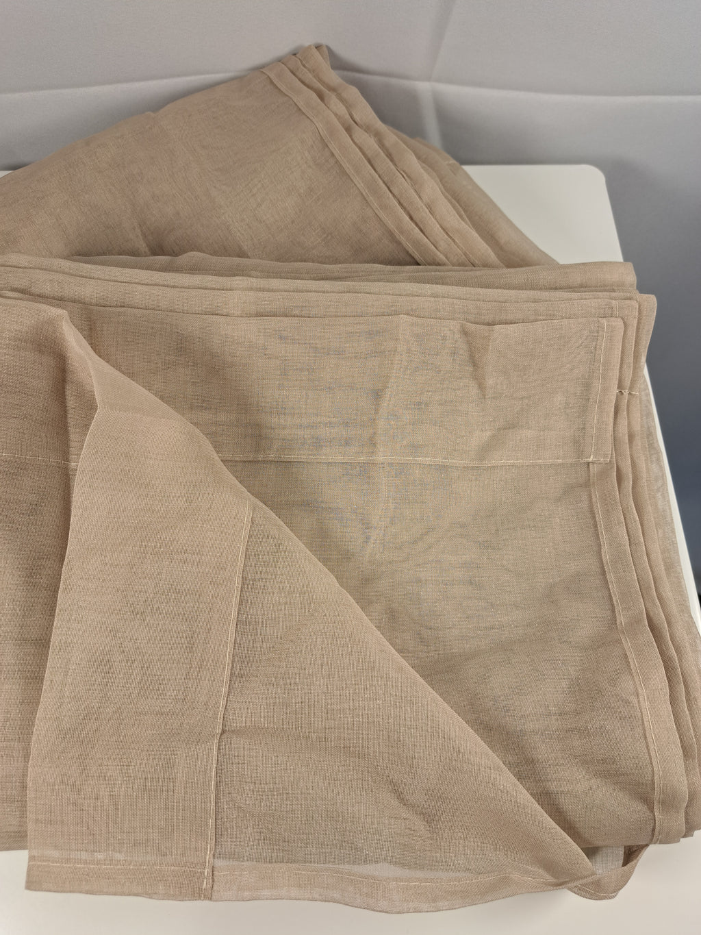 Dieninės užuolaidos tamsaus smėlio spalvos, 140 cm pločio, 175 / 215 / 245 cm ilgio, 1 vnt.